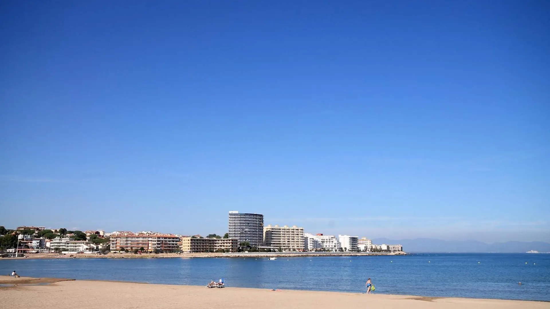Apartment With Community Pool And Garden L'Escala Spain