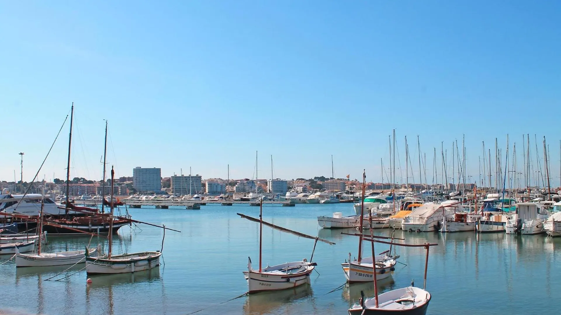 Apartment With Community Pool And Garden L'Escala 0*,