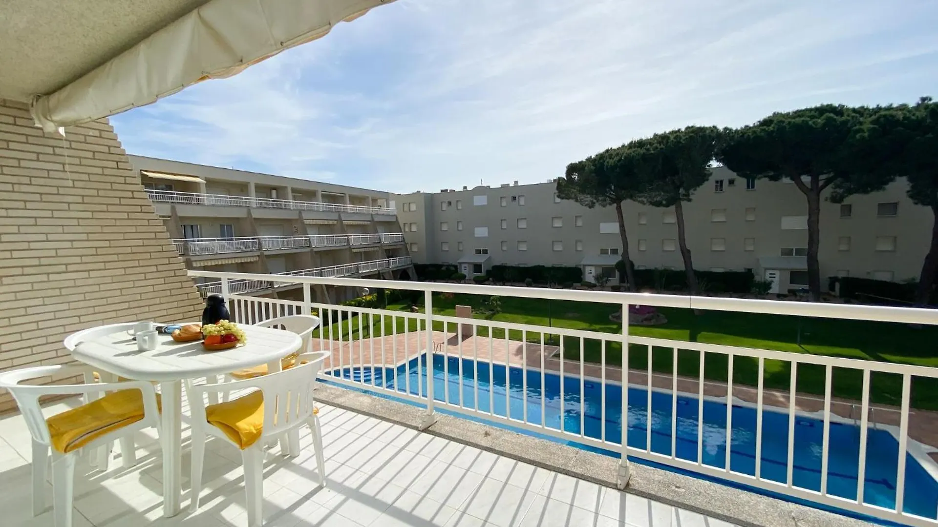 Apartment With Community Pool And Garden L'Escala Spain